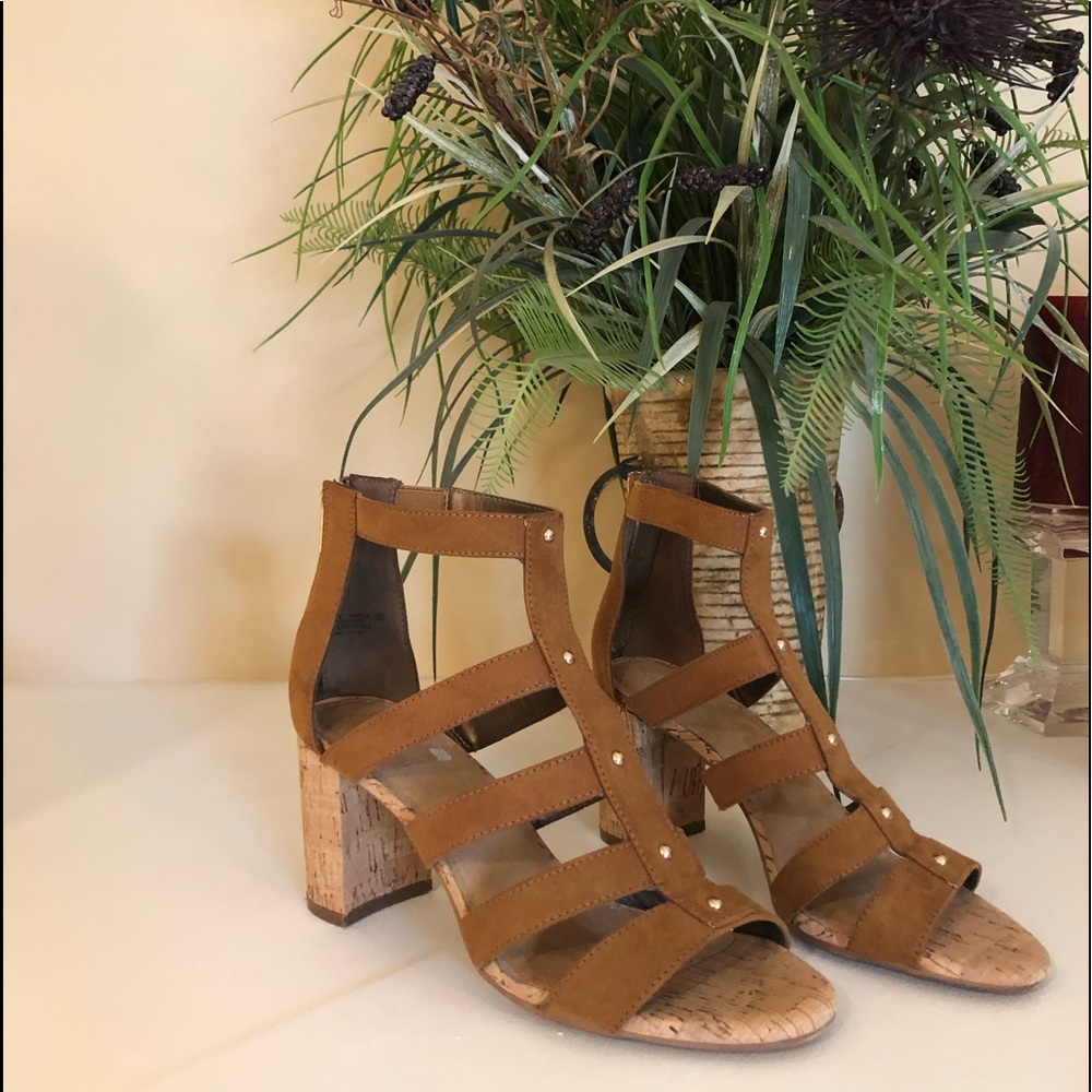 (NWOT)Cute strapped 3” chunk cork heel by Aerosols